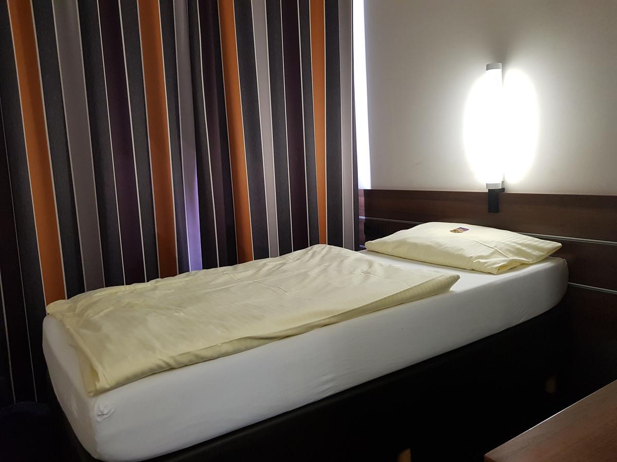 Zum Eichenzeller Hotel ภายนอก รูปภาพ