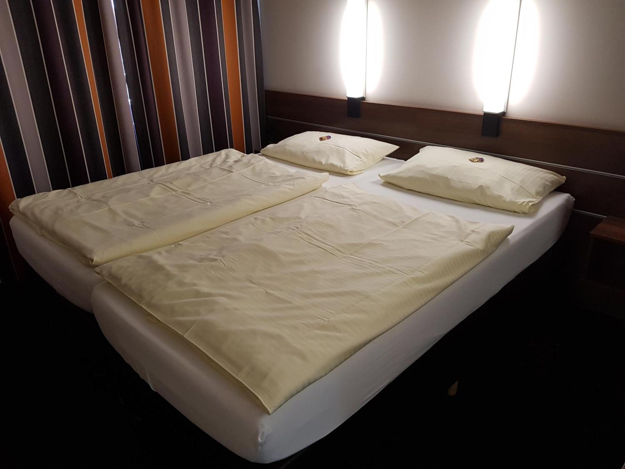 Zum Eichenzeller Hotel ภายนอก รูปภาพ